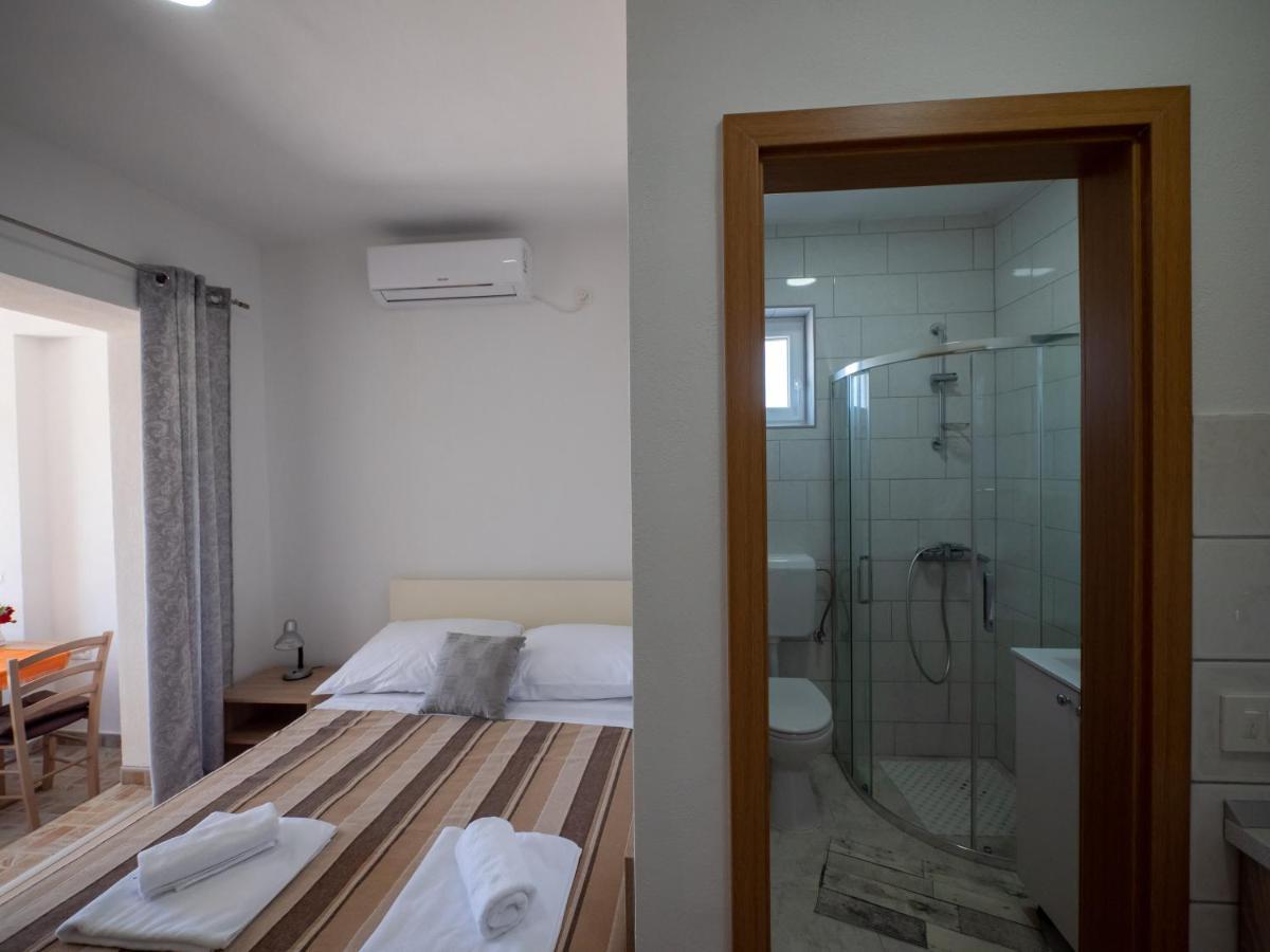 Apartments Tri Mora ราชานาส ภายนอก รูปภาพ