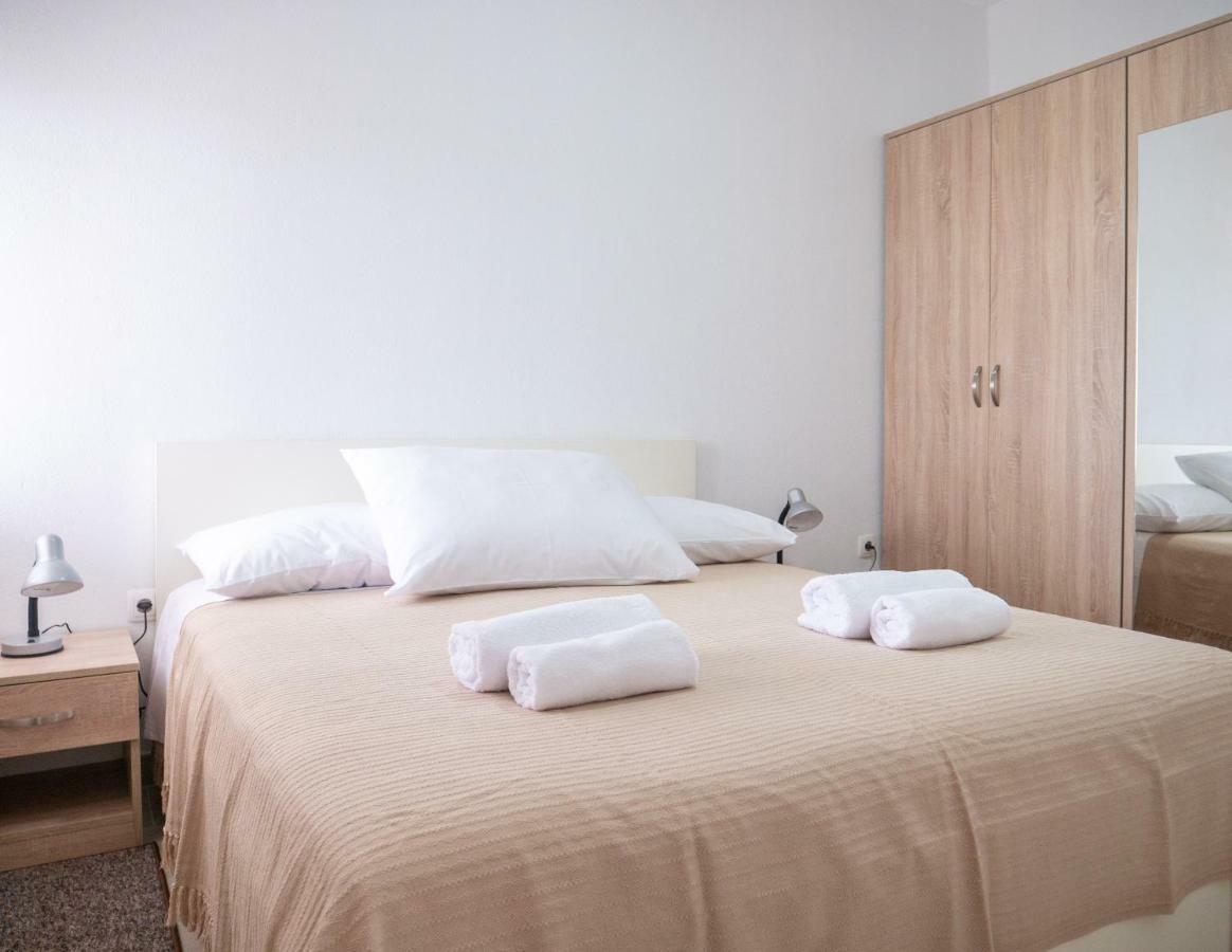 Apartments Tri Mora ราชานาส ภายนอก รูปภาพ
