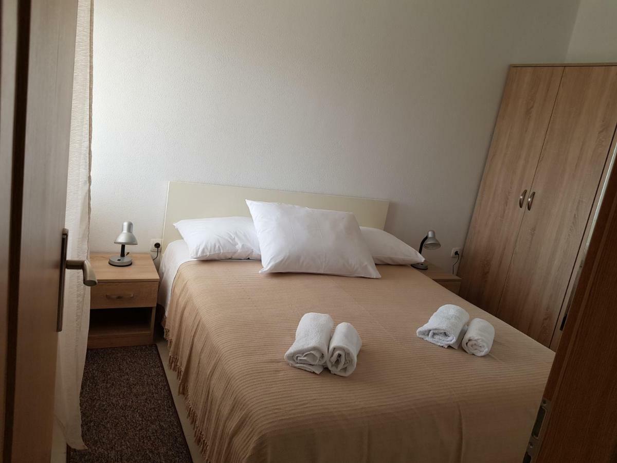 Apartments Tri Mora ราชานาส ภายนอก รูปภาพ